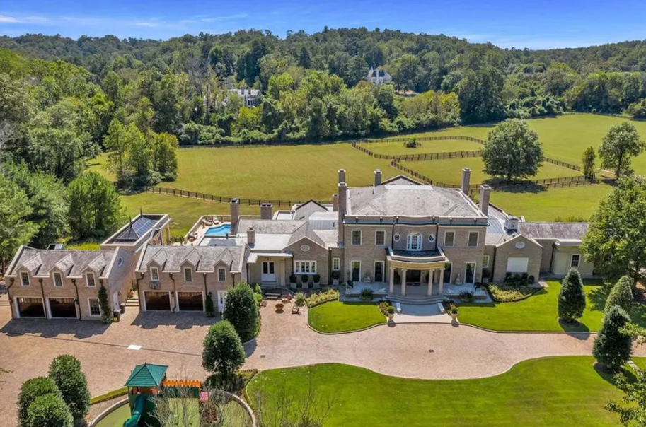 What is the largest house in Georgia?