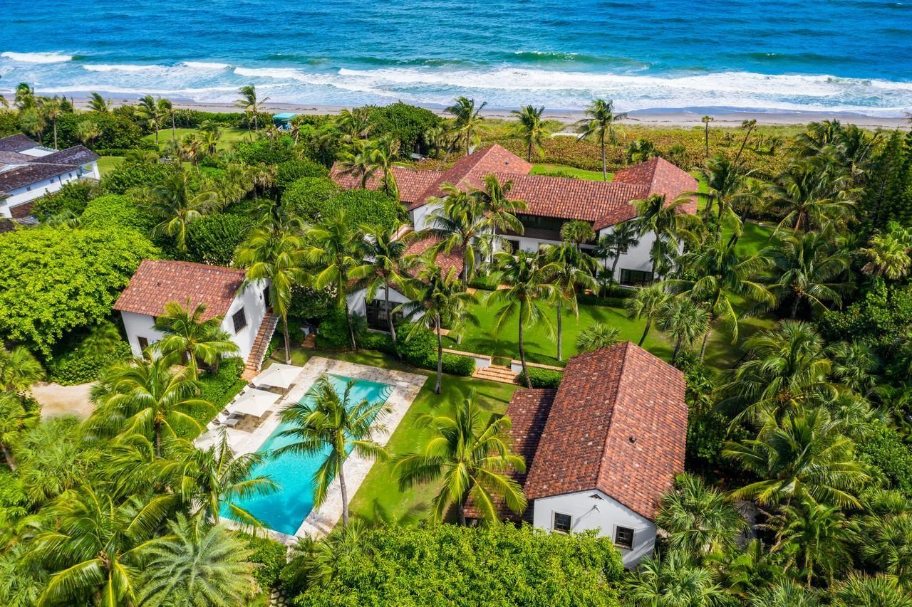 Who owns homes on Jupiter Island?
